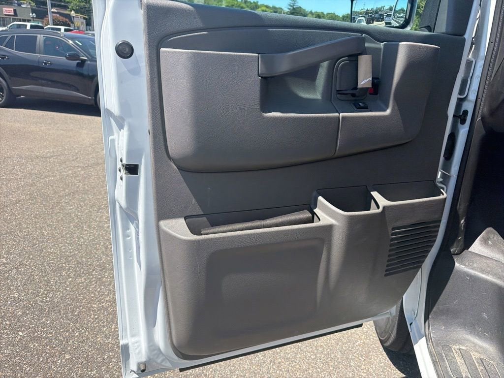 2026 Chevrolet Express Cutaway 3500 1WT