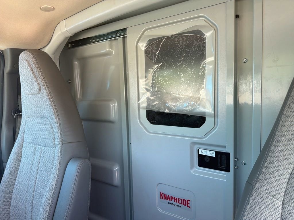 2026 Chevrolet Express Cutaway 3500 1WT
