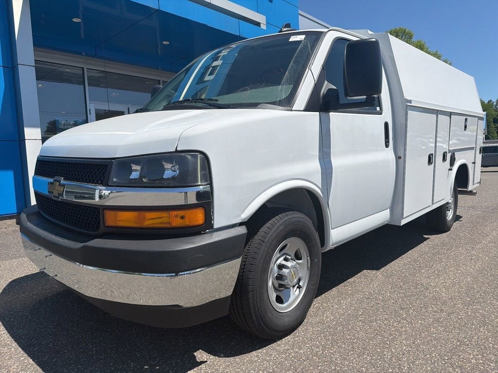 2026 Chevrolet Express Cutaway 3500 1WT