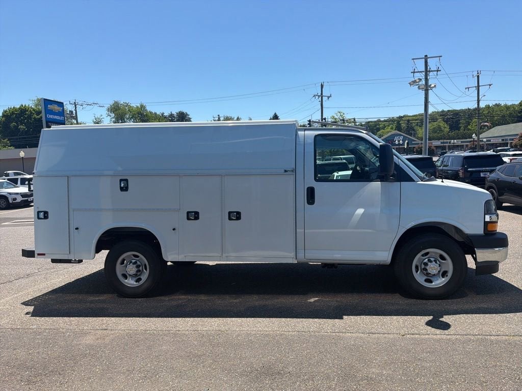 2026 Chevrolet Express Cutaway 3500 1WT