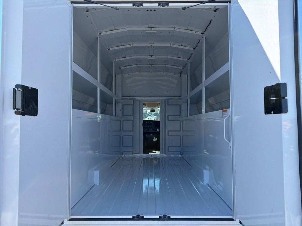 2026 Chevrolet Express Cutaway 3500 1WT