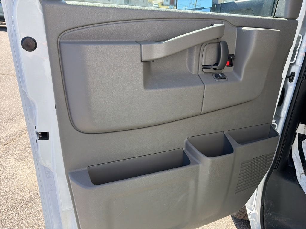 2026 Chevrolet Express Cutaway 3500 1WT