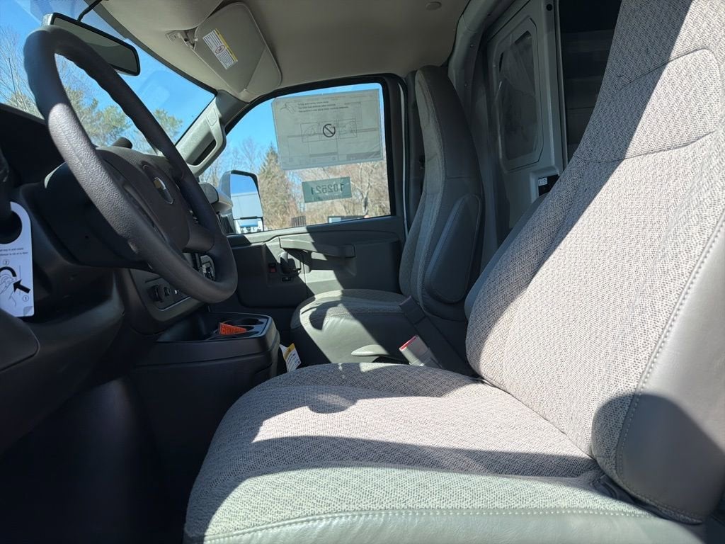 2026 Chevrolet Express Cutaway 3500 1WT