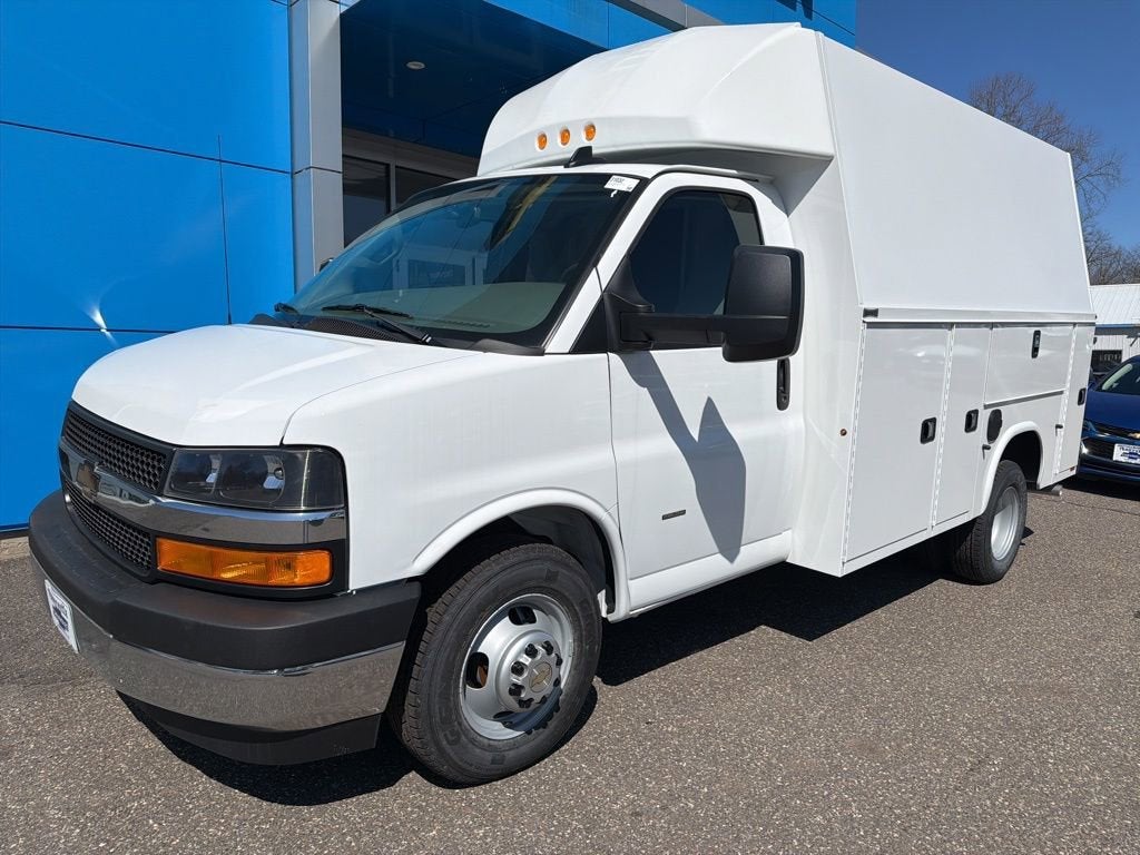 2026 Chevrolet Express Cutaway 3500 1WT