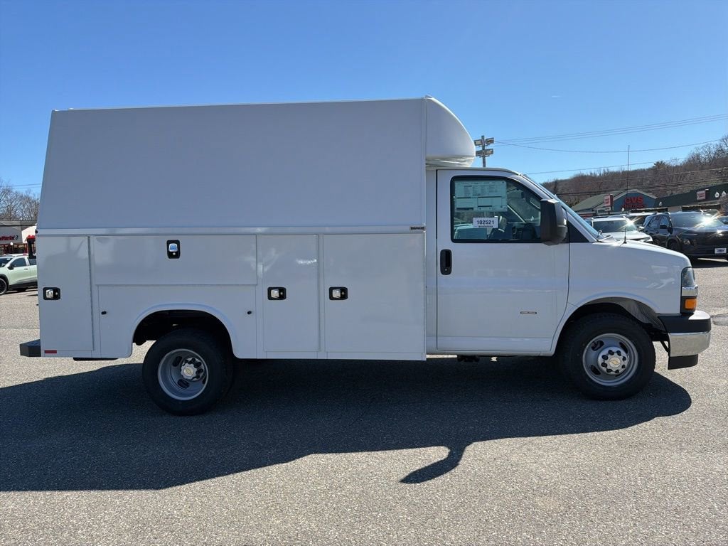 2026 Chevrolet Express Cutaway 3500 1WT