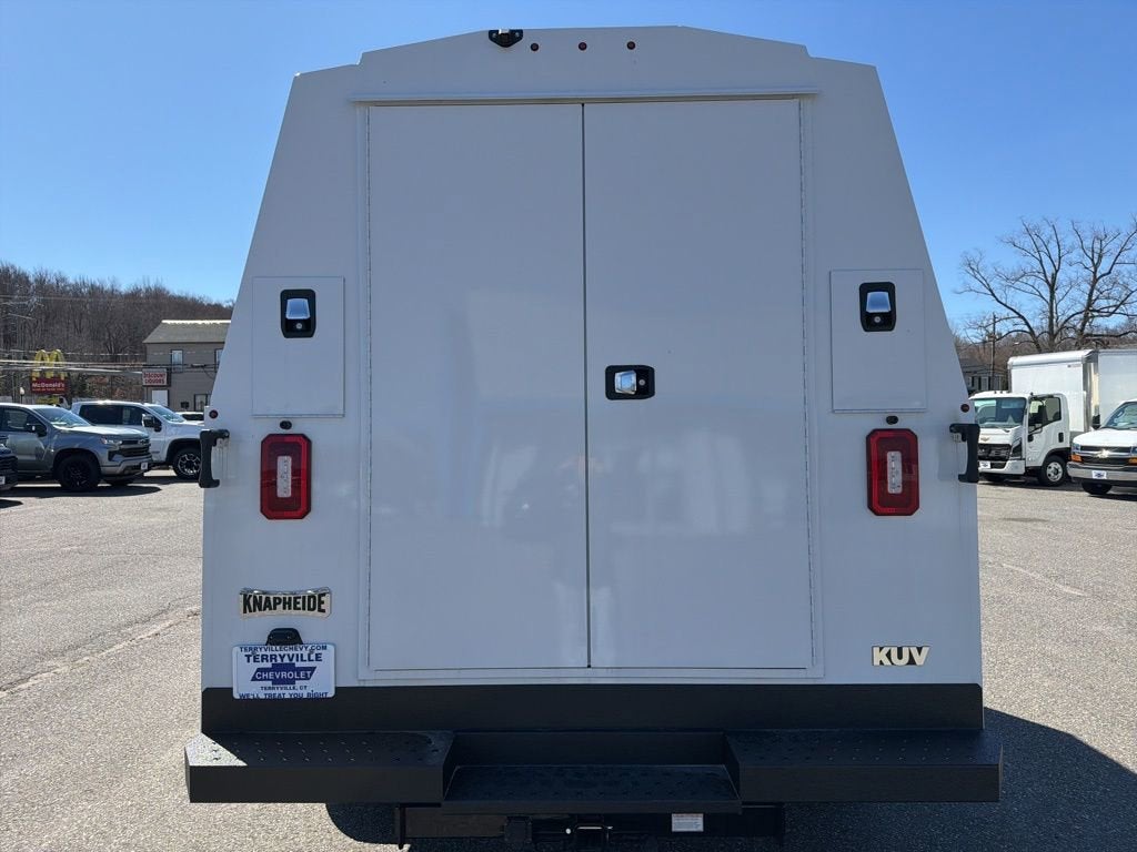 2026 Chevrolet Express Cutaway 3500 1WT