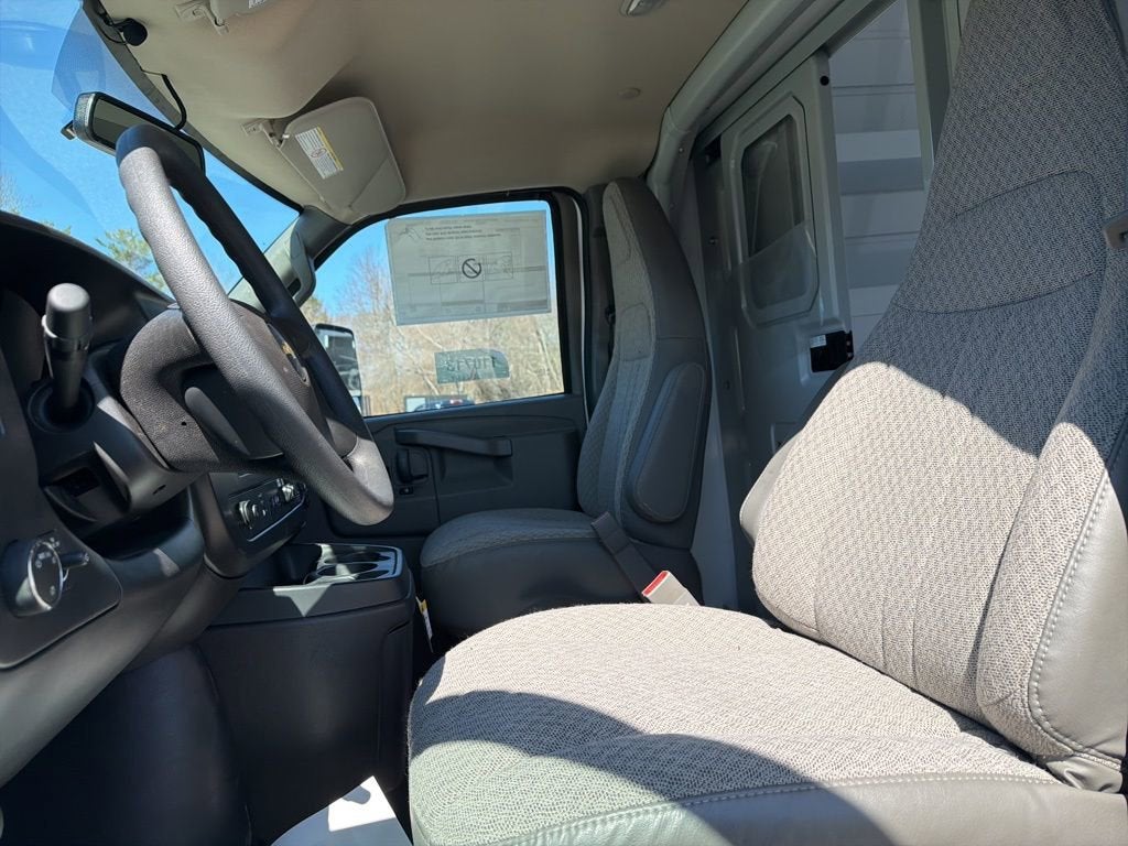 2026 Chevrolet Express Cutaway 3500 1WT