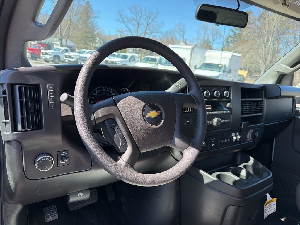 2026 Chevrolet Express Cutaway 3500 1WT