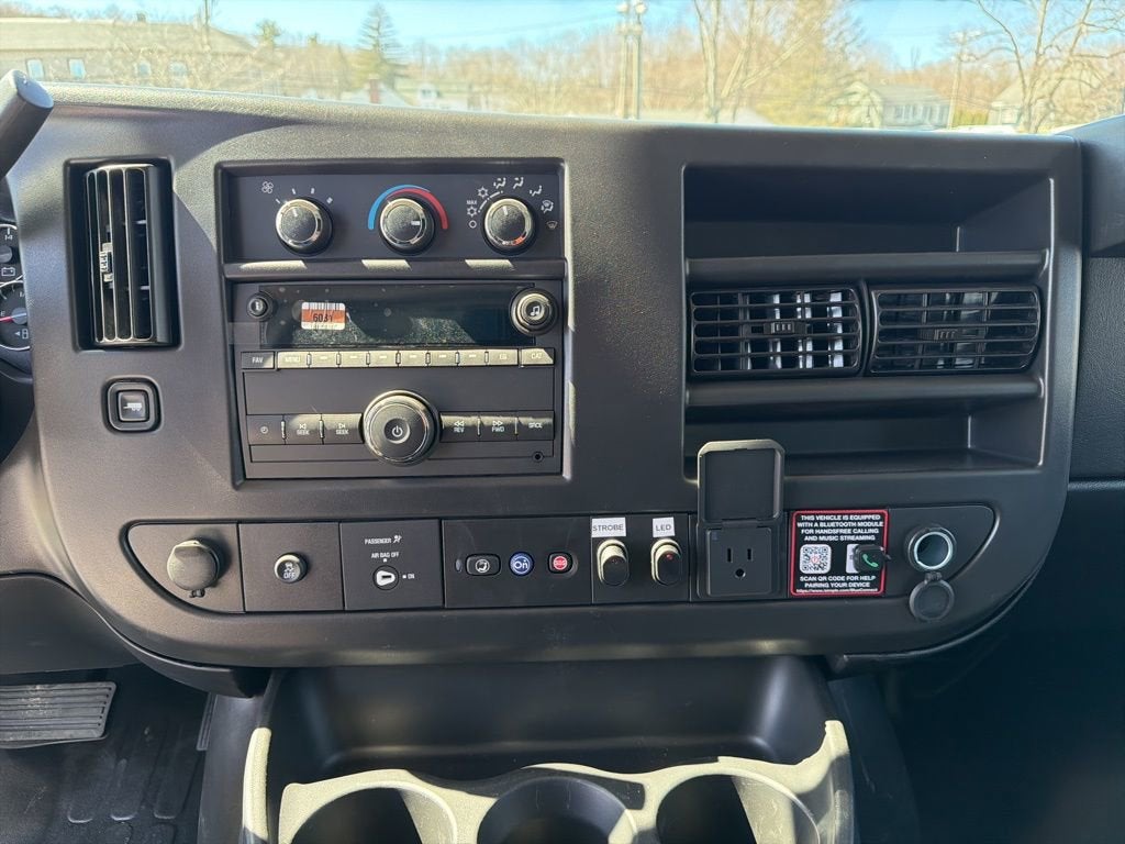 2026 Chevrolet Express Cutaway 3500 1WT