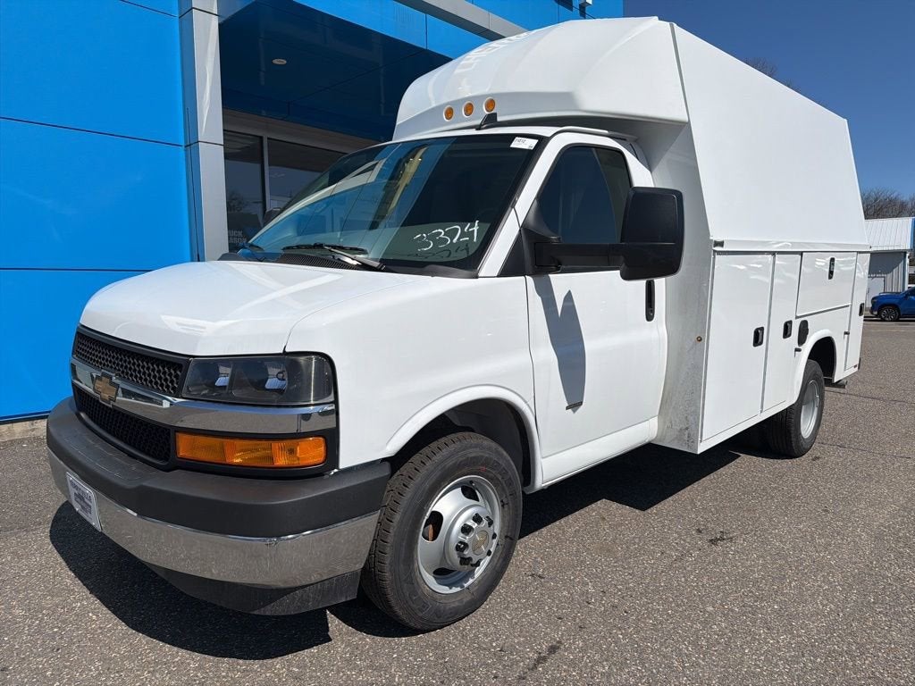 2026 Chevrolet Express Cutaway 3500 1WT