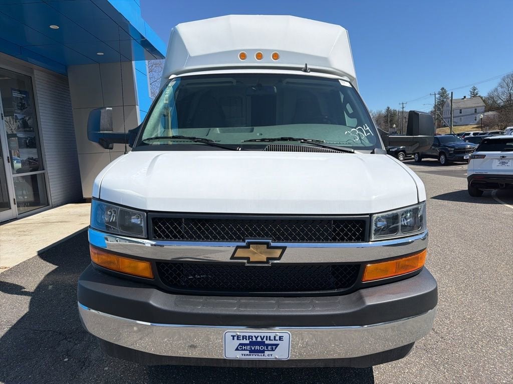 2026 Chevrolet Express Cutaway 3500 1WT