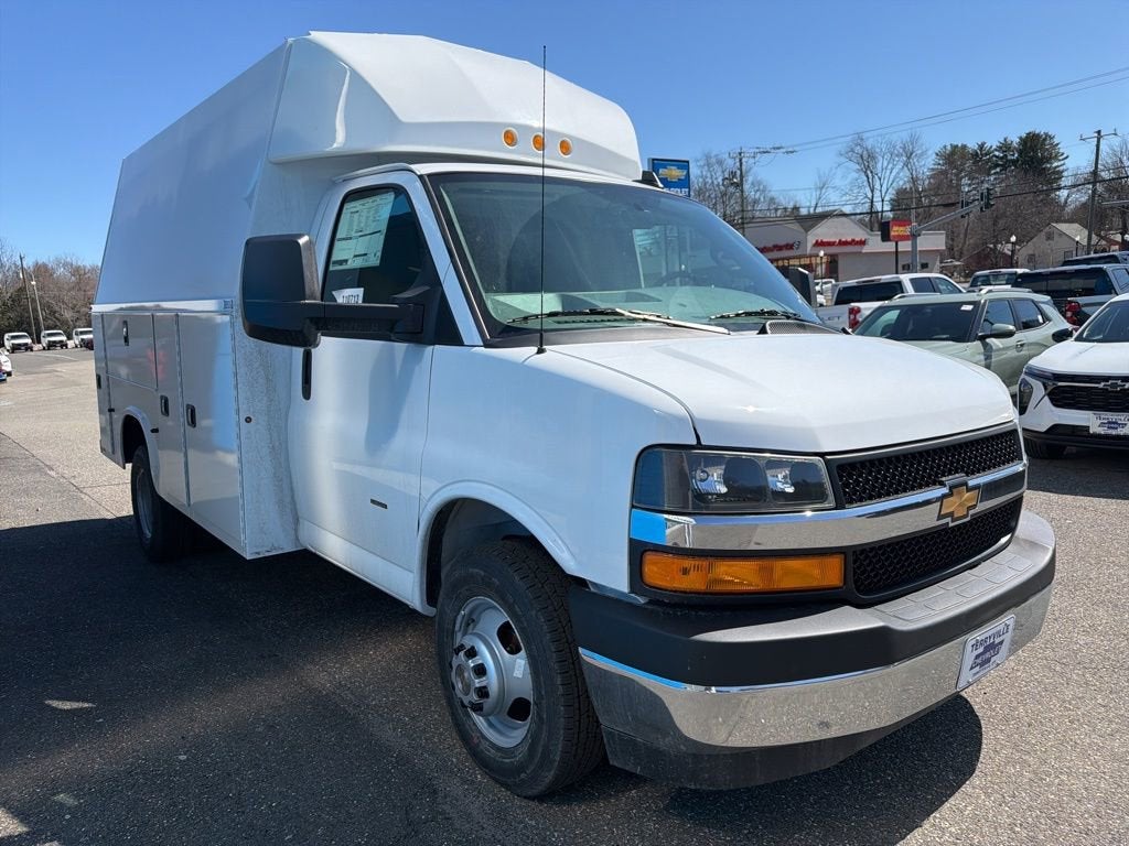 2026 Chevrolet Express Cutaway 3500 1WT
