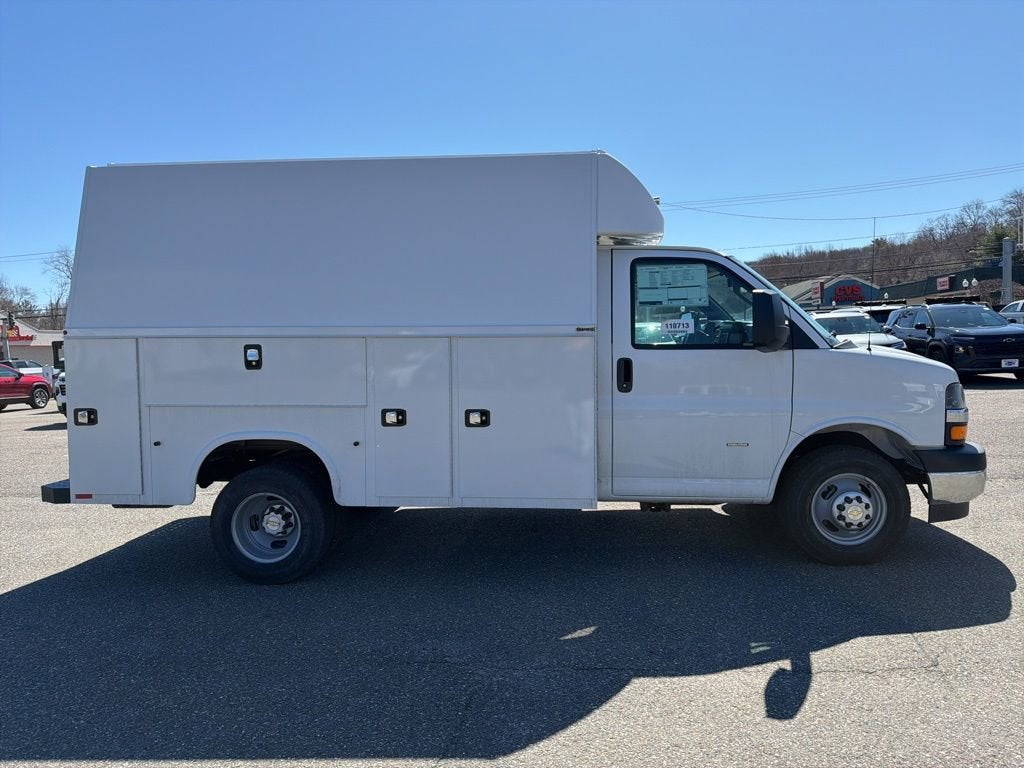 2026 Chevrolet Express Cutaway 3500 1WT