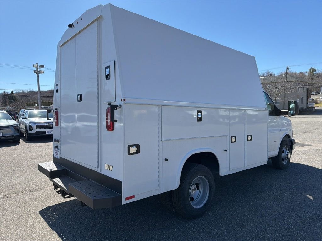 2026 Chevrolet Express Cutaway 3500 1WT