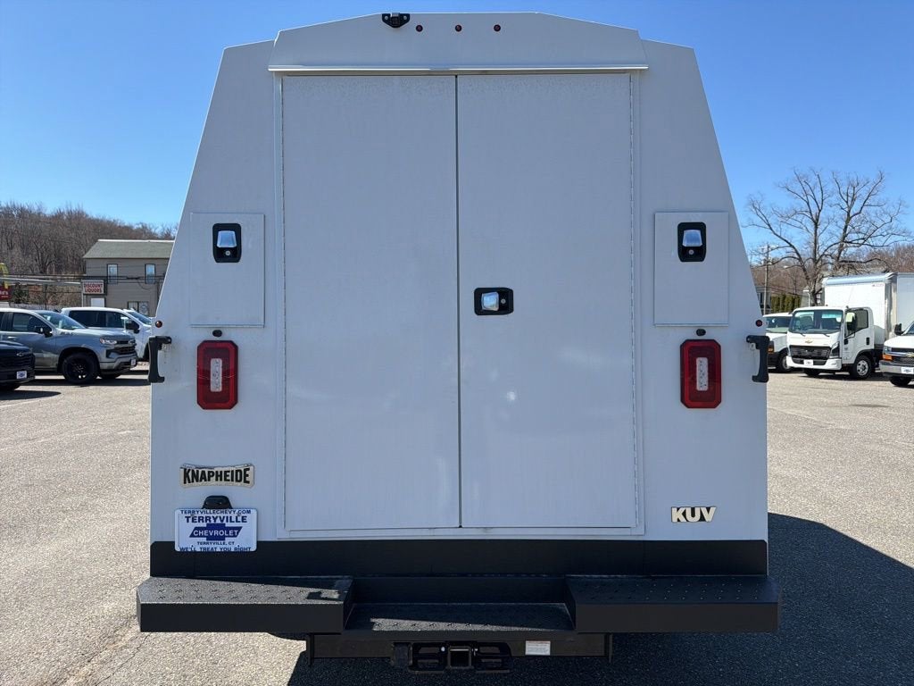 2026 Chevrolet Express Cutaway 3500 1WT