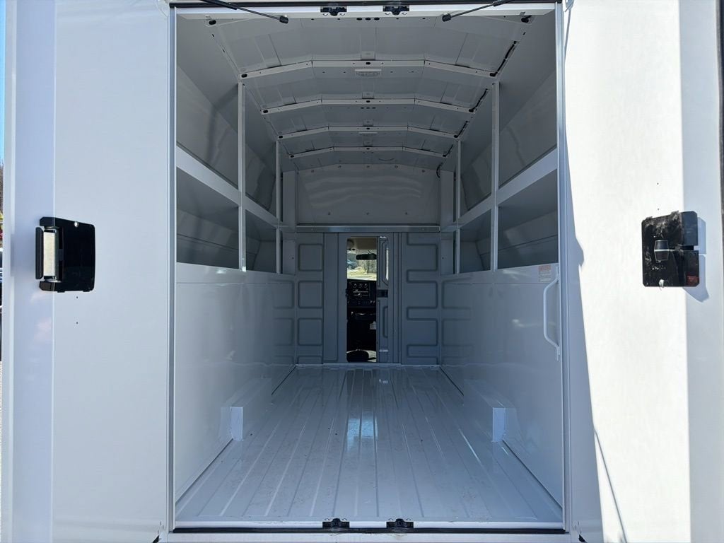 2026 Chevrolet Express Cutaway 3500 1WT