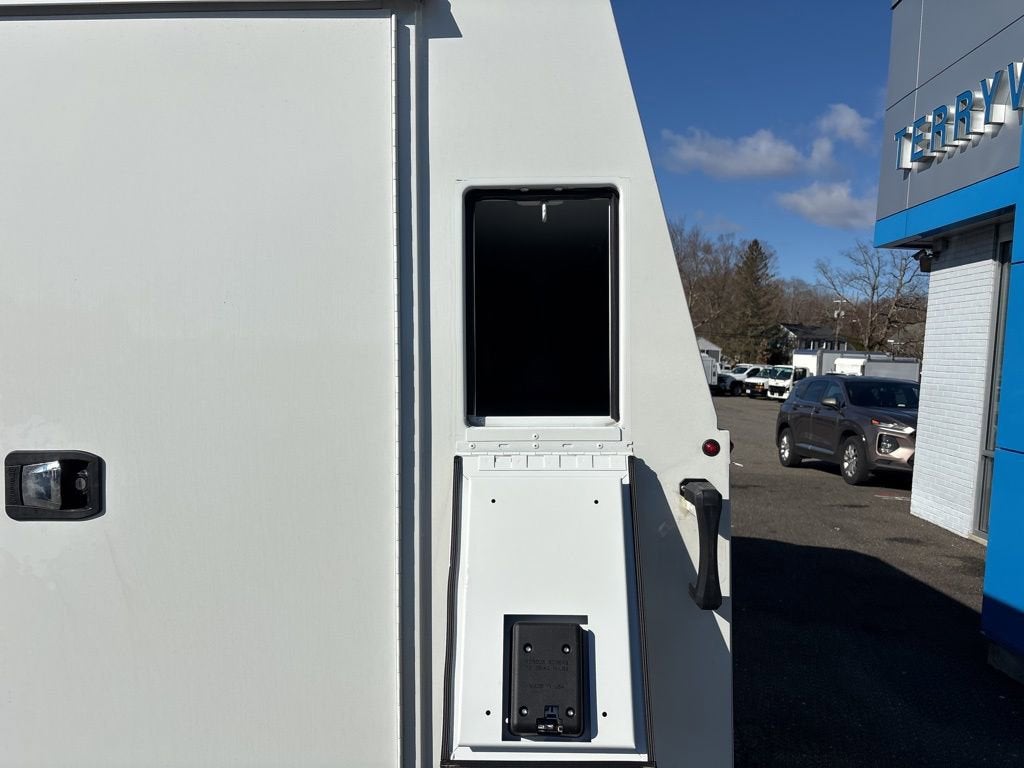 2026 Chevrolet Express Cutaway 3500 1WT