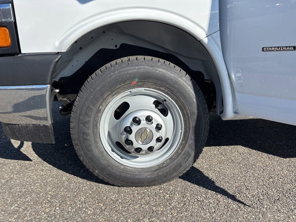 2026 Chevrolet Express Cutaway 3500 1WT