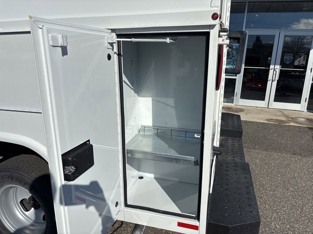 2026 Chevrolet Express Cutaway 3500 1WT