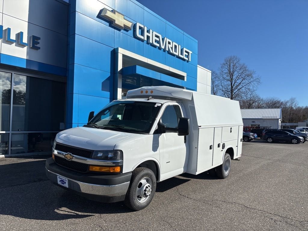 2026 Chevrolet Express Cutaway 3500 1WT