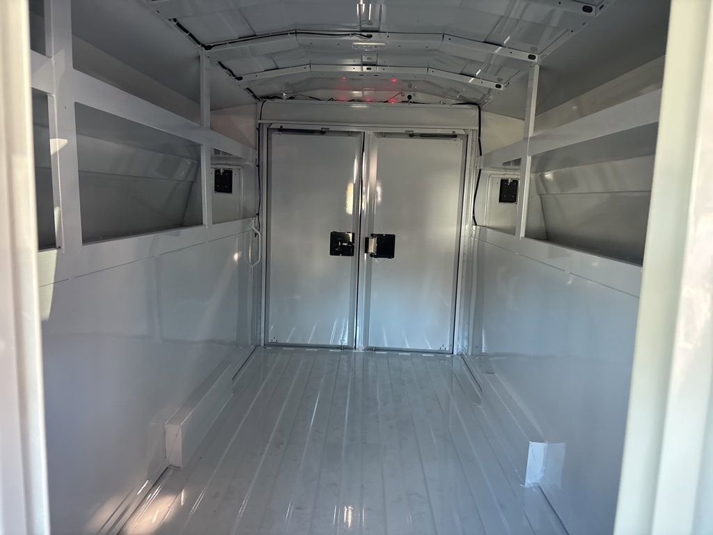 2026 Chevrolet Express Cutaway 3500 1WT