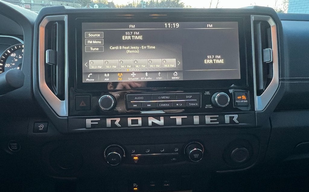 2025 Nissan Frontier SV