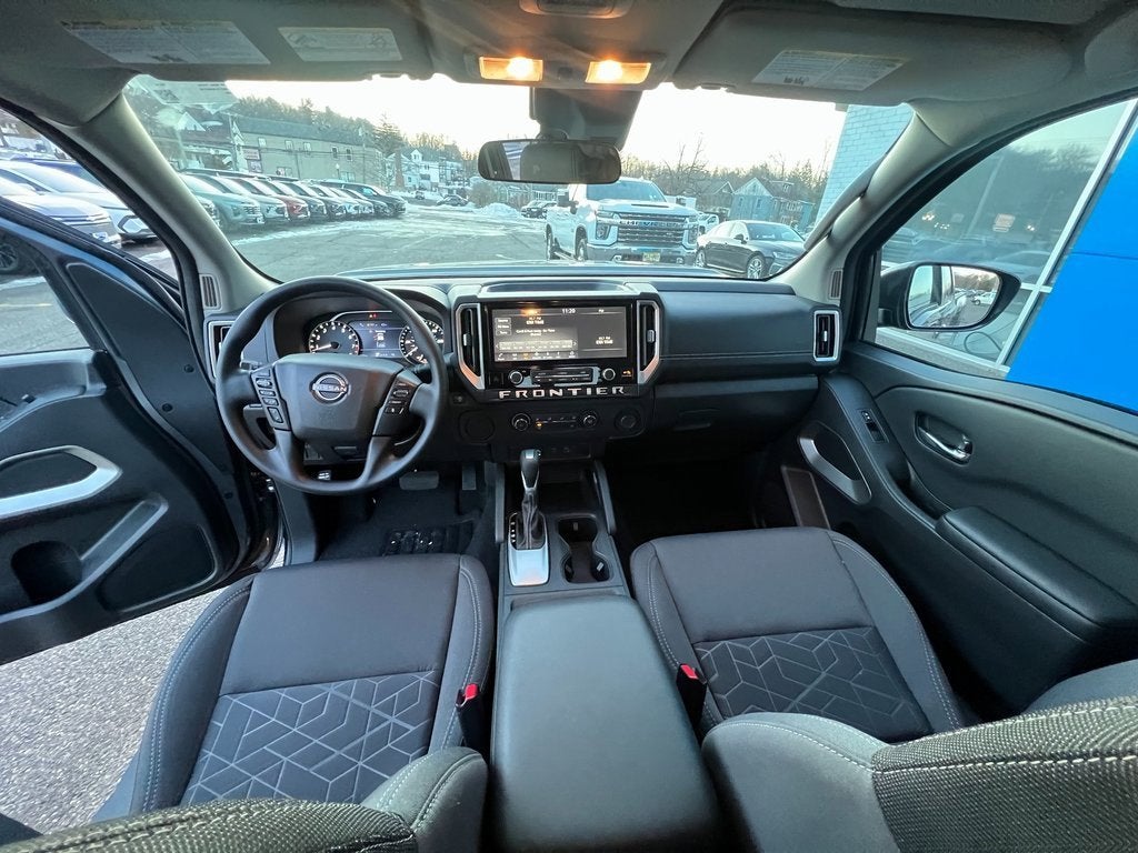 2025 Nissan Frontier SV