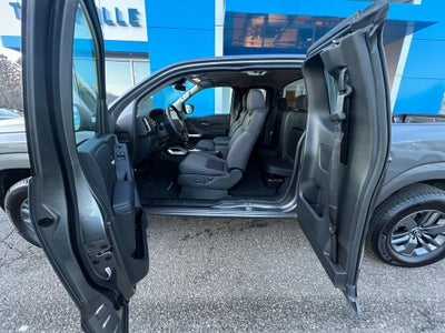 2025 Nissan Frontier SV