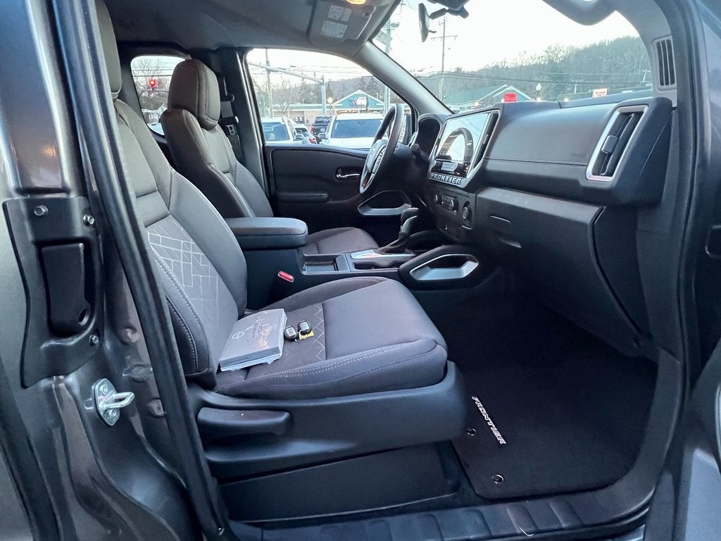 2025 Nissan Frontier SV