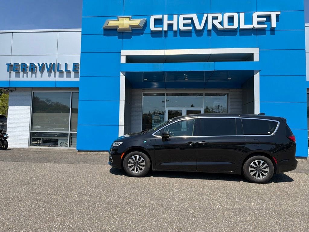 2022 Chrysler Pacifica Hybrid Touring L Hybrid's photo
