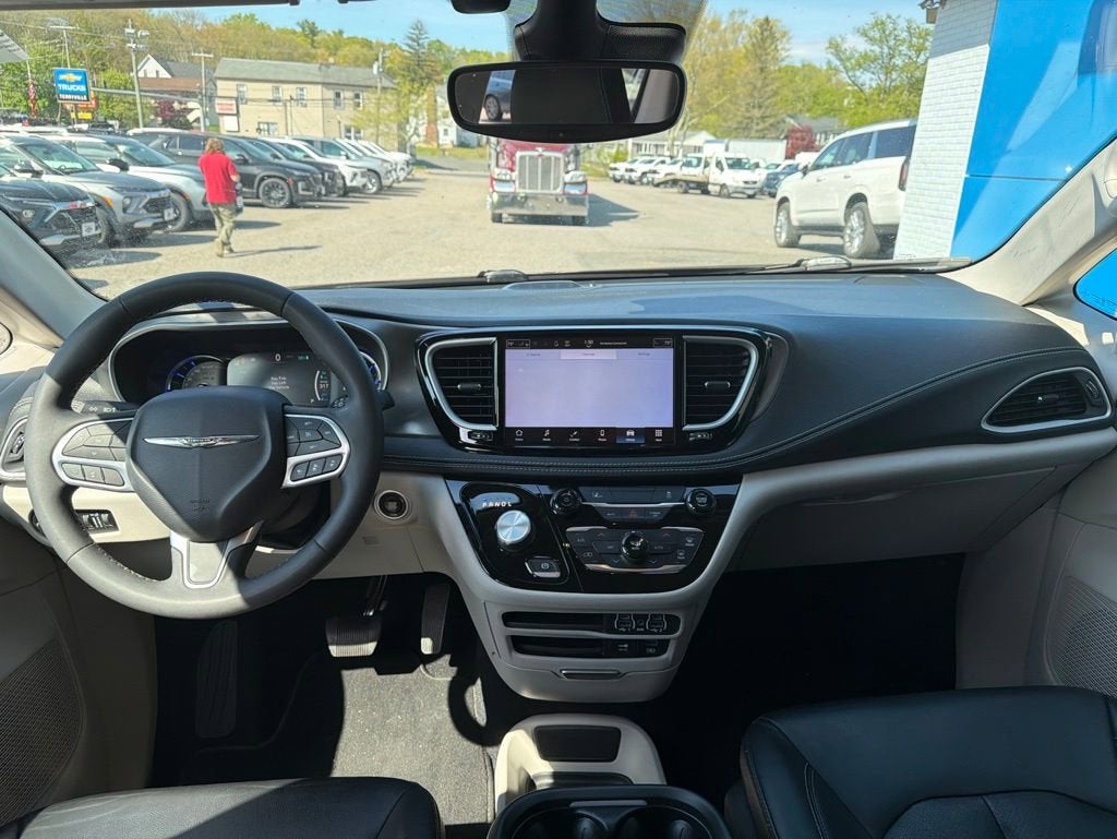2022 Chrysler Pacifica Hybrid Touring L