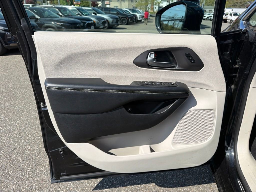 2022 Chrysler Pacifica Hybrid Touring L