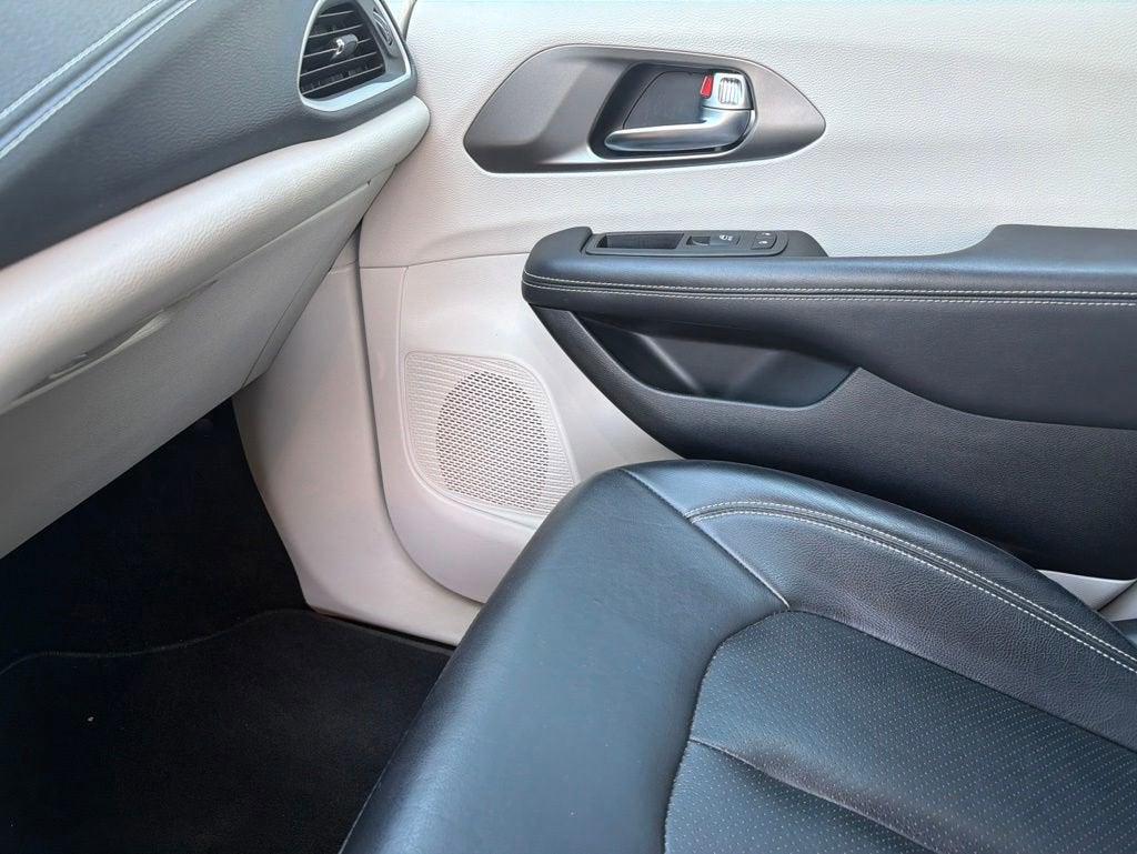 2022 Chrysler Pacifica Hybrid Touring L