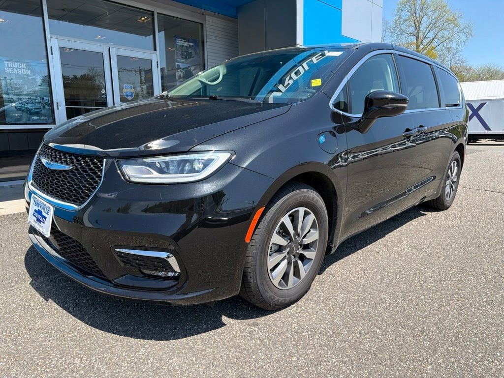 2022 Chrysler Pacifica Hybrid Touring L