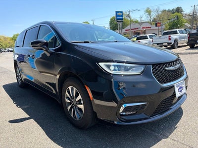 2022 Chrysler Pacifica Hybrid Touring L