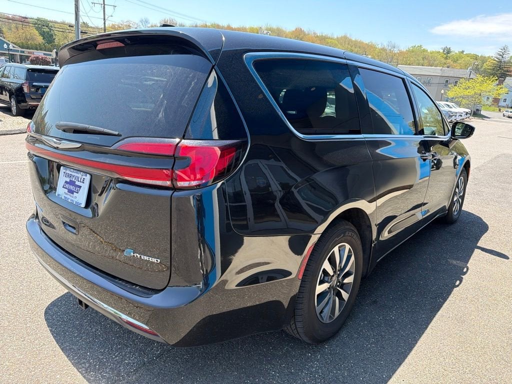 2022 Chrysler Pacifica Hybrid Touring L