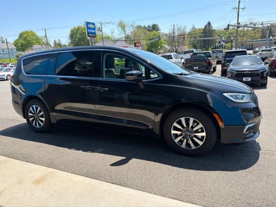 2022 Chrysler Pacifica Hybrid Touring L