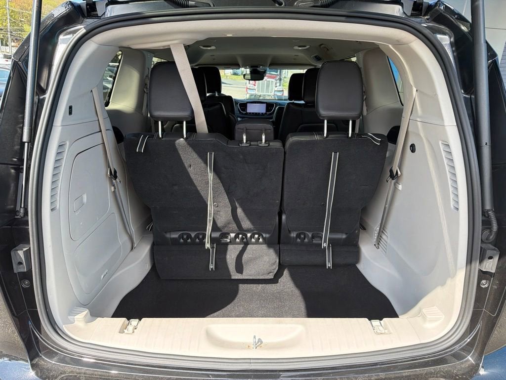 2022 Chrysler Pacifica Hybrid Touring L