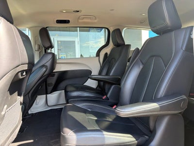 2022 Chrysler Pacifica Hybrid Touring L