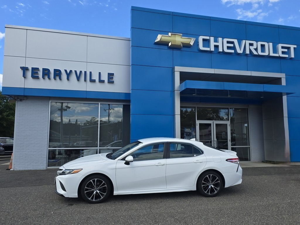 2020 Toyota Camry SE