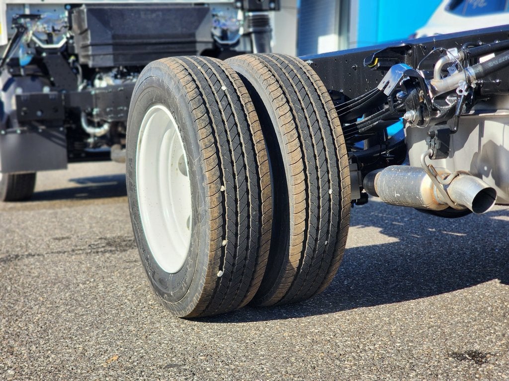 2025 Chevrolet Low Cab Forward 4500 Base