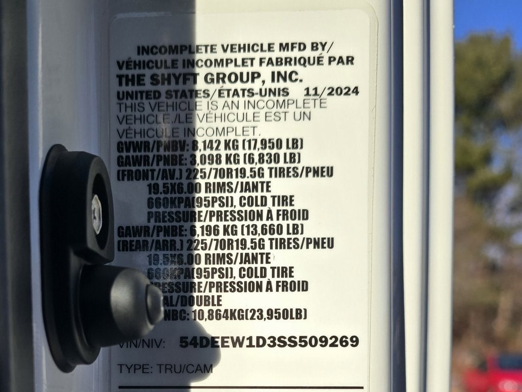 2025 Chevrolet Low Cab Forward 5500 HG Base