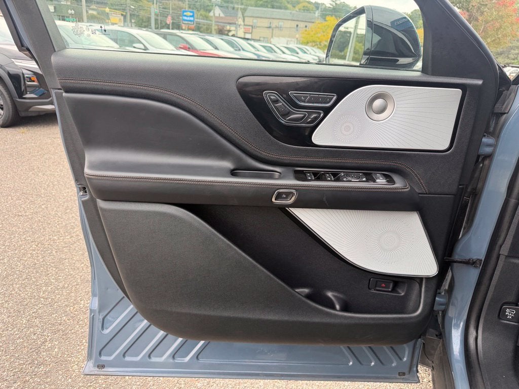 2025 Lincoln Aviator Black Label