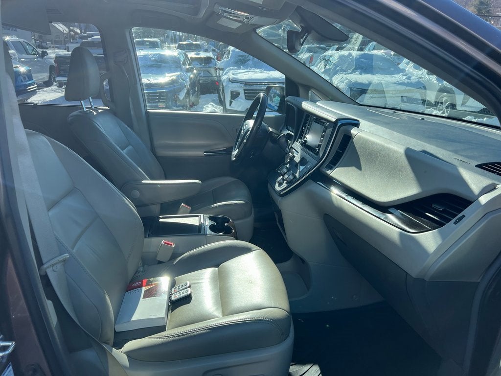 2019 Toyota Sienna XLE