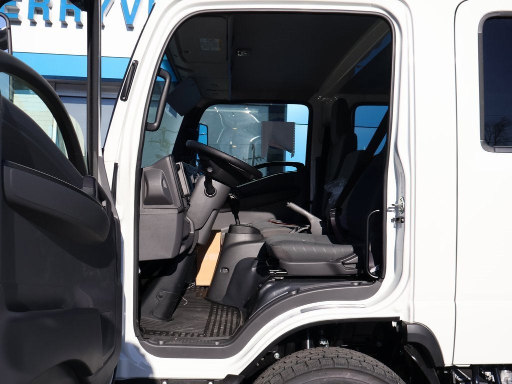 2025 Chevrolet Low Cab Forward 5500 XD Base