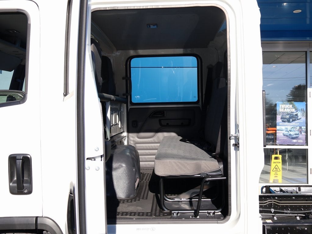 2025 Chevrolet Low Cab Forward 5500 XD Base