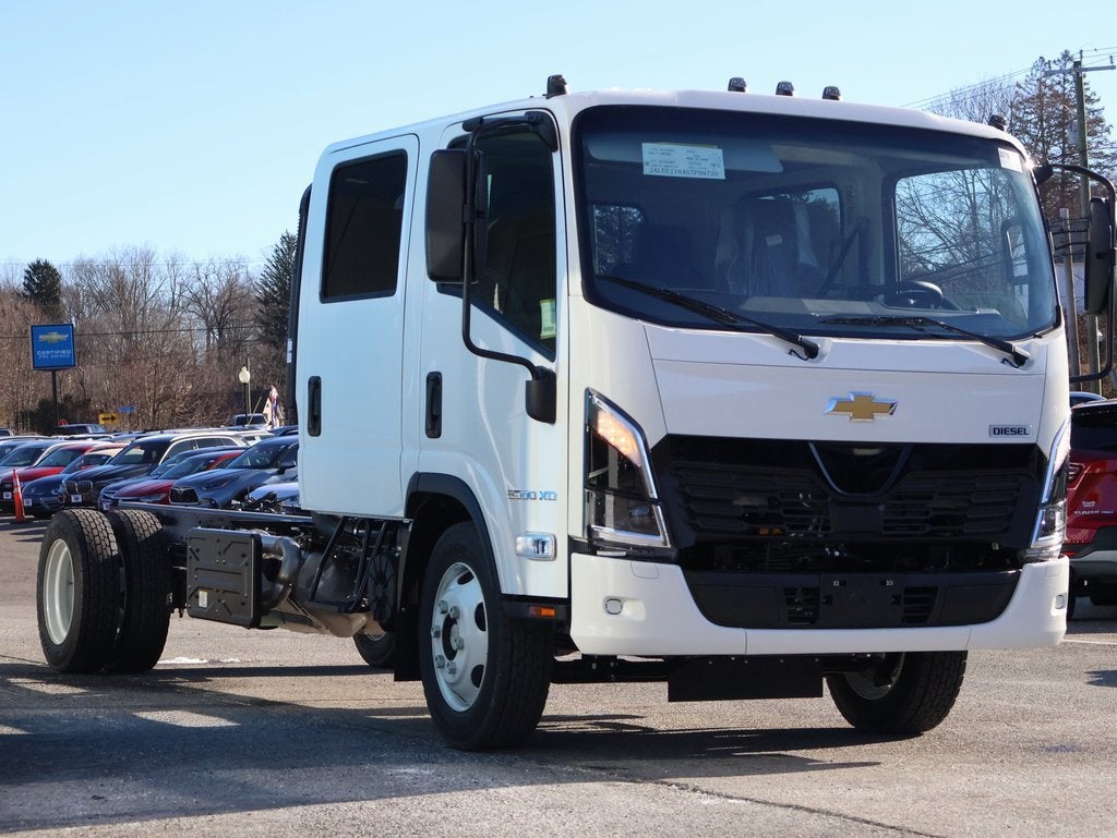 2025 Chevrolet Low Cab Forward 5500 XD Base