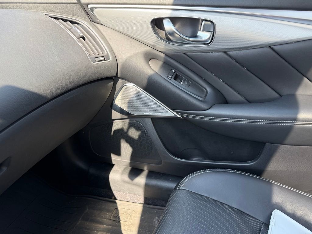 2023 INFINITI Q50 LUXE