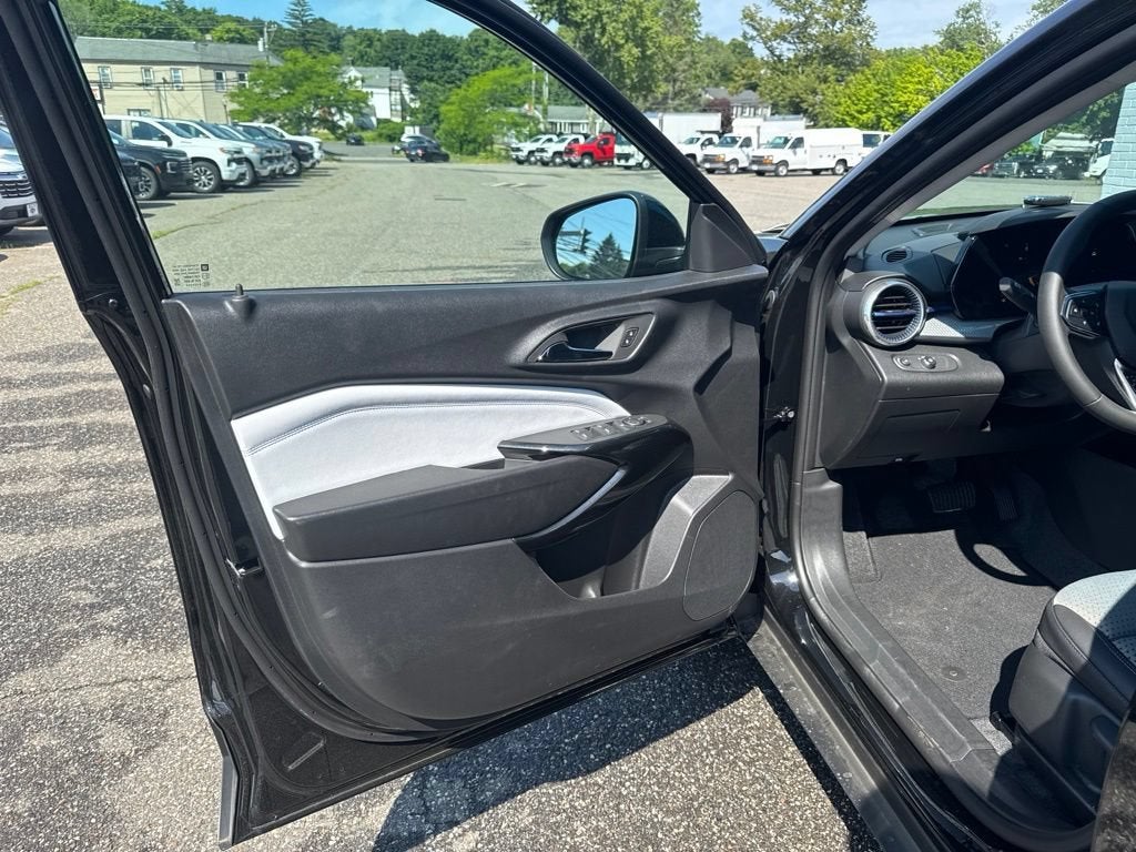2026 Chevrolet Trax LT - Photo 18