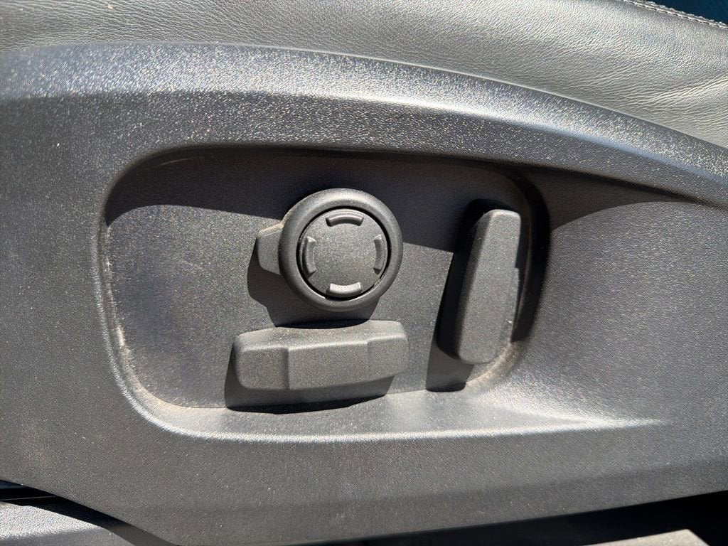 2023 Land Rover Defender X-Dynamic SE